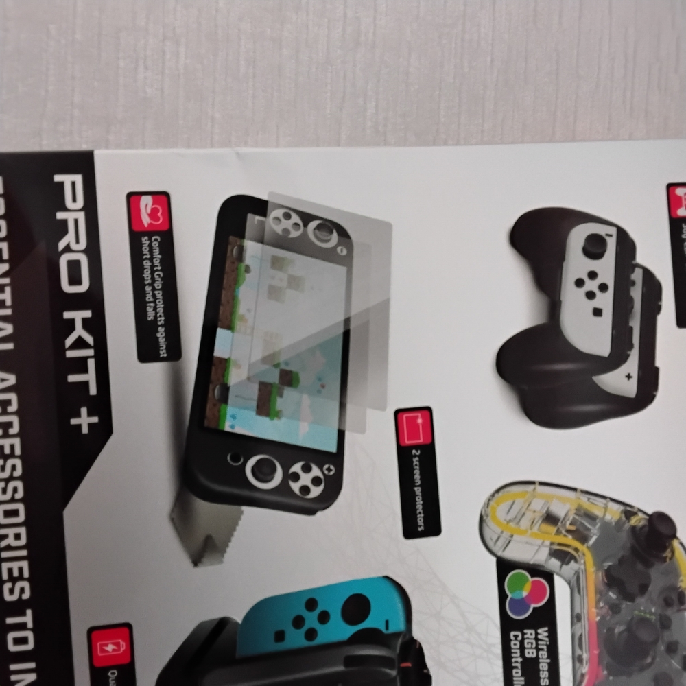 Nintendo Switch Pro Kit+ - Black and White - Picture 13 of 13